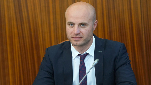 «Устал от детей — меняй работу»: воспитатель с 30-летним опытом — о секретах профессии и калининградских родителях